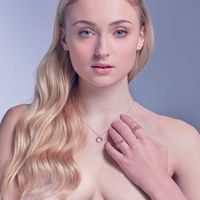 sophie turner boobs